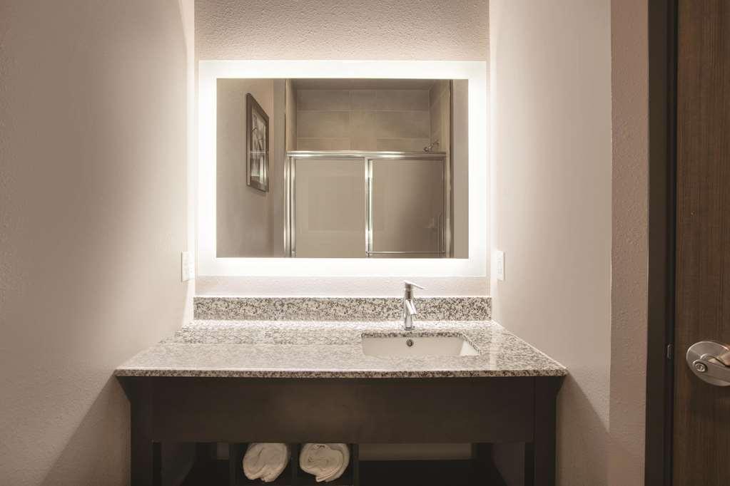 Отель La Quinta By Wyndham Amarillo Airport Номер фото