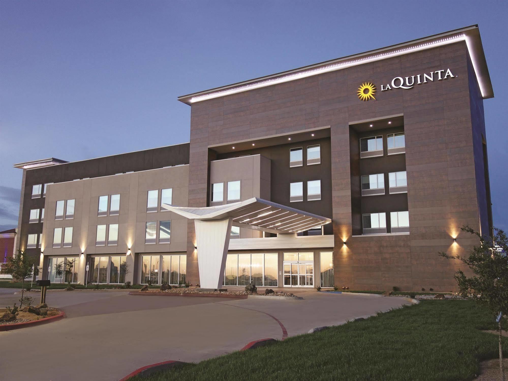 Отель La Quinta By Wyndham Amarillo Airport Экстерьер фото