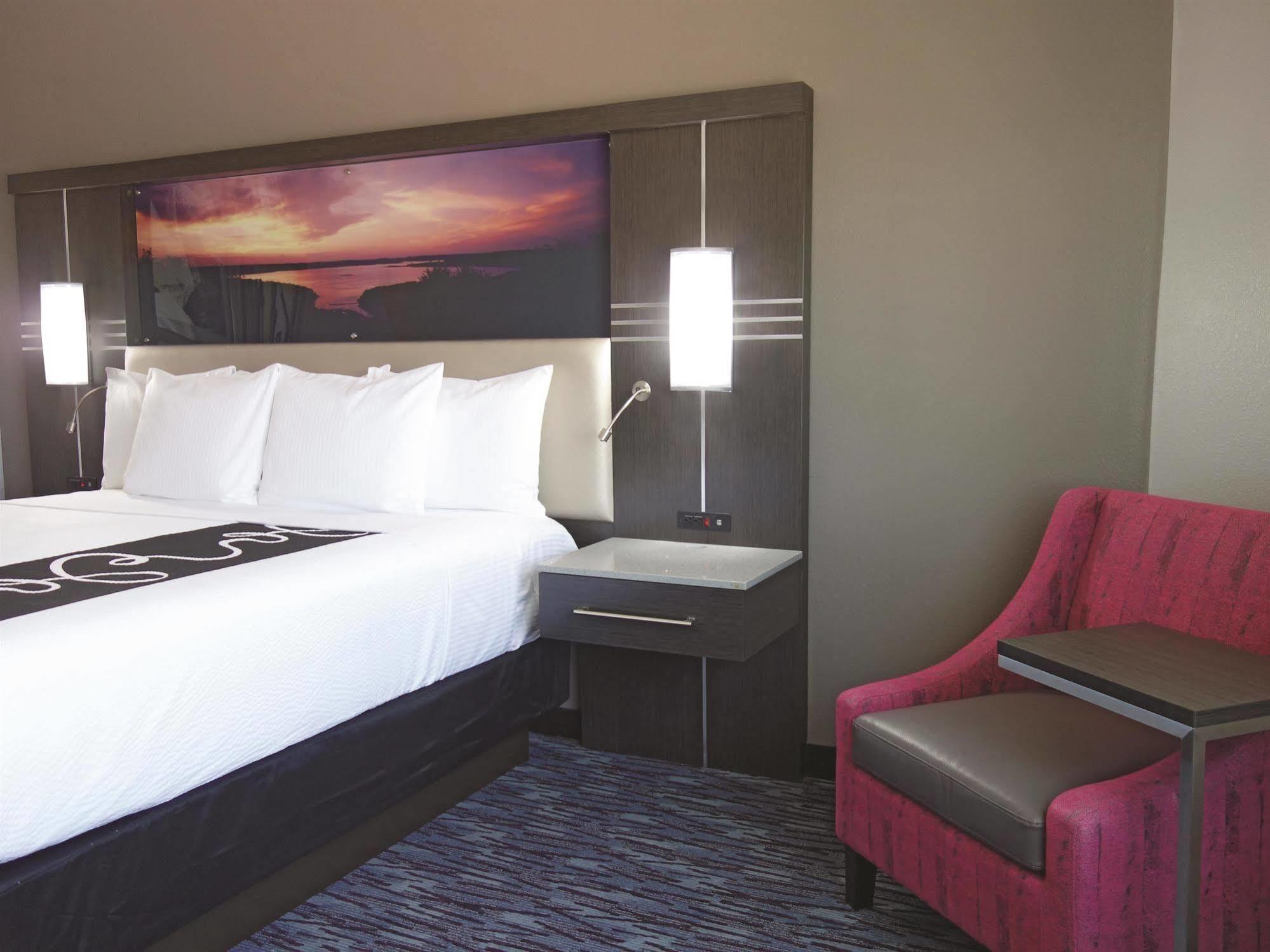 Отель La Quinta By Wyndham Amarillo Airport Экстерьер фото