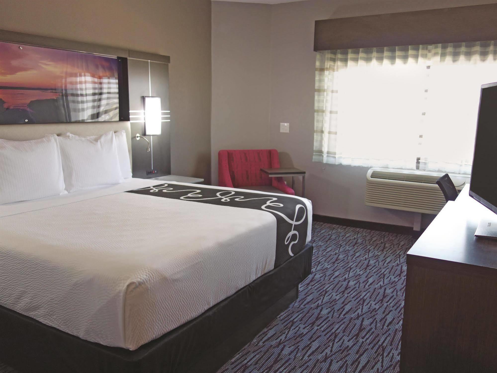 Отель La Quinta By Wyndham Amarillo Airport Экстерьер фото