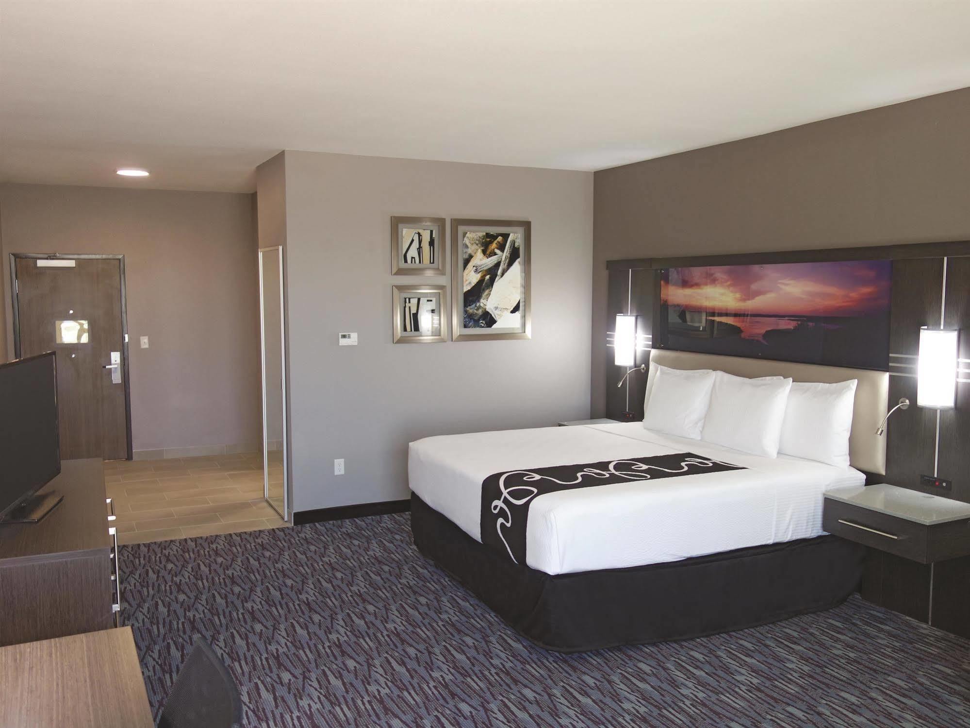 Отель La Quinta By Wyndham Amarillo Airport Экстерьер фото