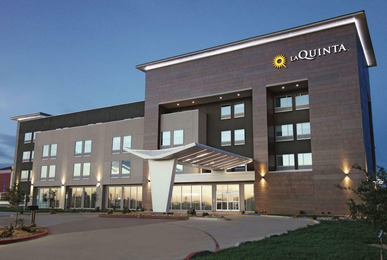 Отель La Quinta By Wyndham Amarillo Airport Экстерьер фото