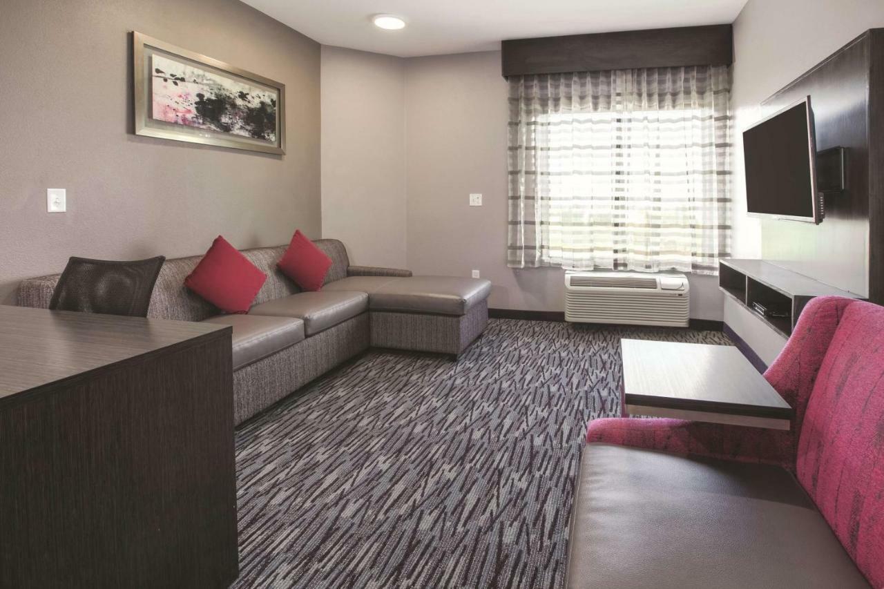 Отель La Quinta By Wyndham Amarillo Airport Экстерьер фото